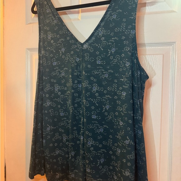 Floral V-Neck Sleeveless Top - Green - Picture 2 of 2